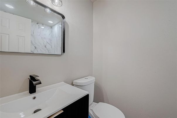 Bathroom, Interior, Recessed Lighting