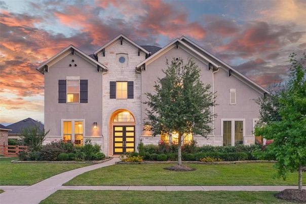 Attached, Exterior, Facade, Brick Traditional