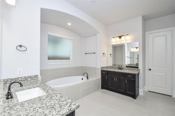Bathroom, Dual Sink Vanities, Interior, Recessed Lighting