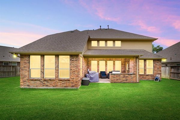 Backyard, Exterior, Facade, Brick Facade, Brick Traditional