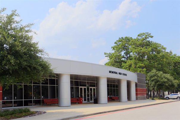 Exterior, Facade, Modern