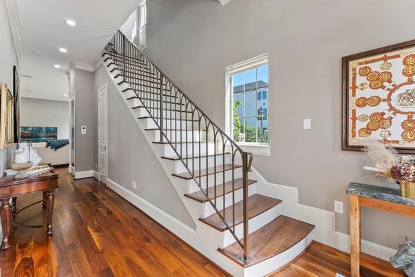 Interior, Recessed Lighting, Wood Texture Flooring