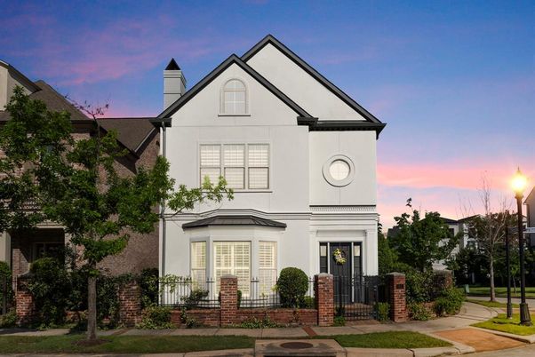 Exterior, Facade, Queen Anne Victorian