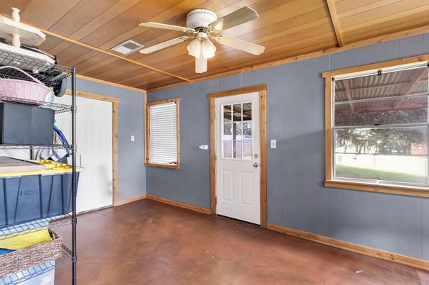 Empty room, Interior, Wooden Ceilings