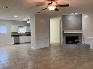 Fireplace, Interior, Kitchen, Recessed Lighting