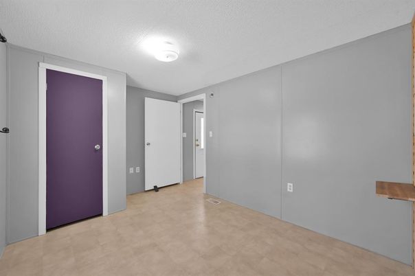 Empty room, Interior