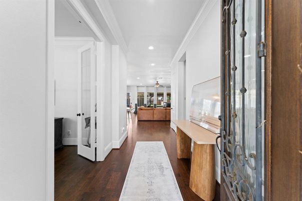 Interior, Recessed Lighting, Wood Texture Flooring