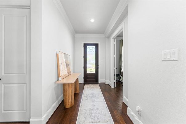 Interior, Recessed Lighting, Wood Texture Flooring