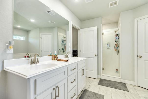 Bathroom, Dual Sink Vanities, Interior, Recessed Lighting