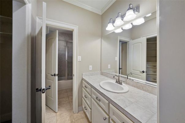 Bathroom, Interior, Tile Countertops