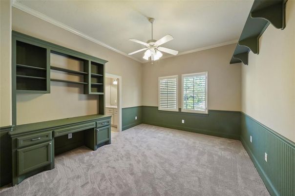 Home Office, Interior