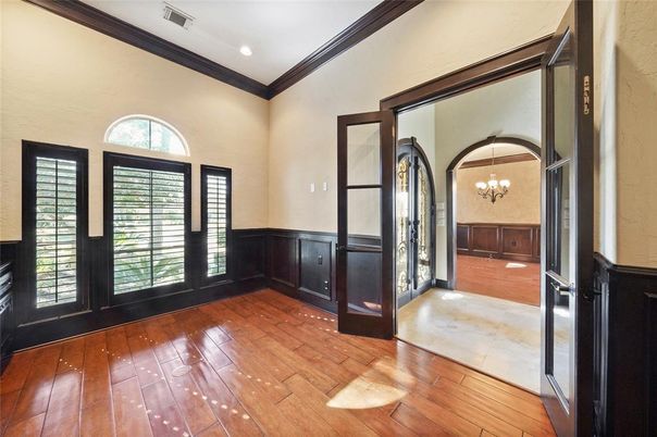 Chandelier, Interior, Recessed Lighting, Wood Texture Flooring