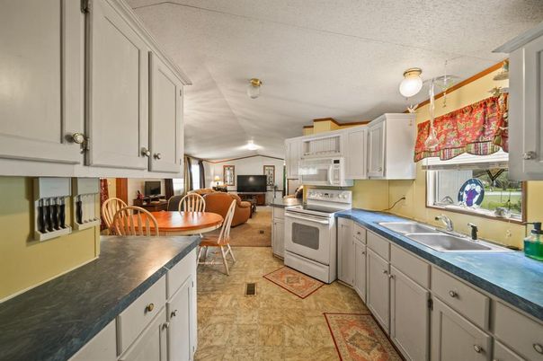 Dining room, Interior, Kitchen, Living room, Stainless Steel Appliances