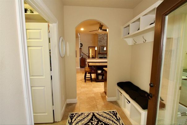 Dining room, Interior, Kitchen, Pendant Lights, Recessed Lighting, Stainless Steel Appliances
