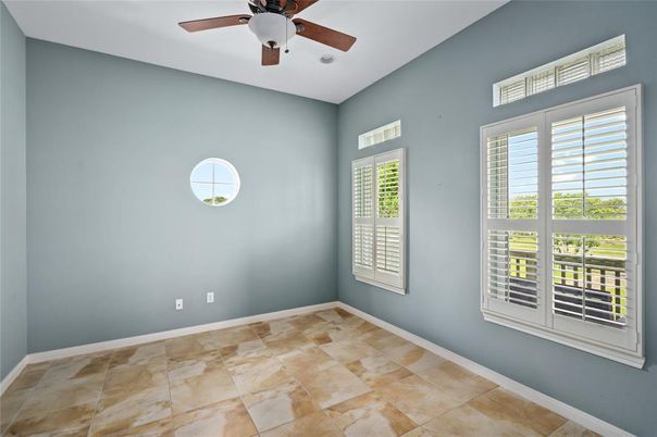 Empty room, Interior