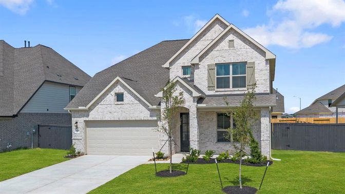 Attached, Exterior, Facade, Brick Traditional