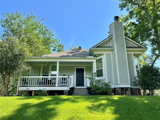 Exterior, Facade, Queen Anne Victorian