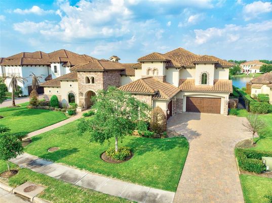 Attached, Exterior, Facade, Mediterranean
