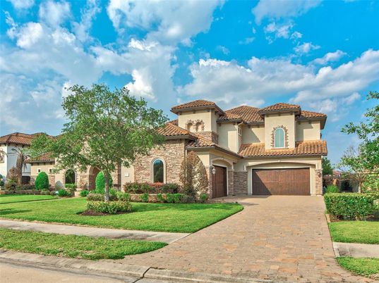 Attached, Exterior, Facade, Mediterranean
