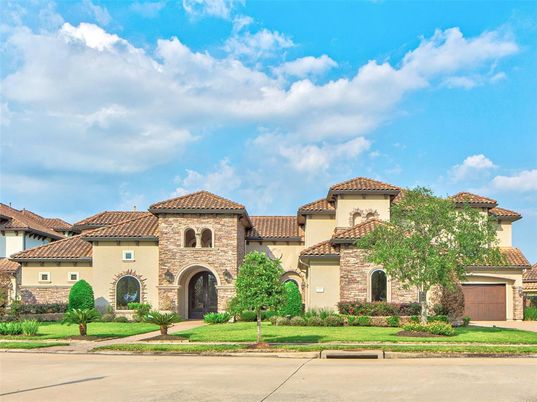 Attached, Exterior, Facade, Mediterranean