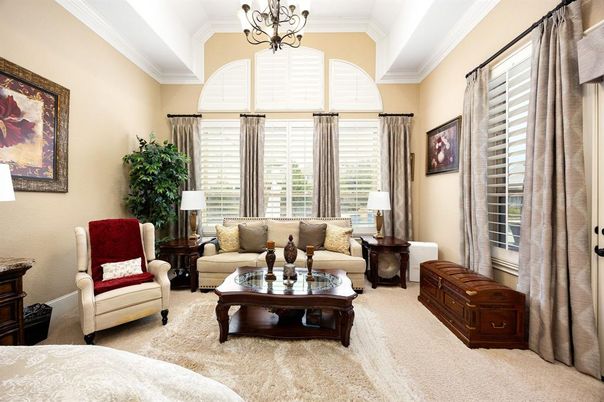 Chandelier, Interior, Living room