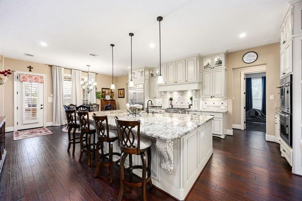 Chandelier, Dining room, Interior, Kitchen, Pendant Lights, Recessed Lighting, Wood Texture Flooring