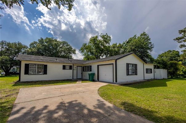 Attached, Backyard, Exterior, Facade, Ranch