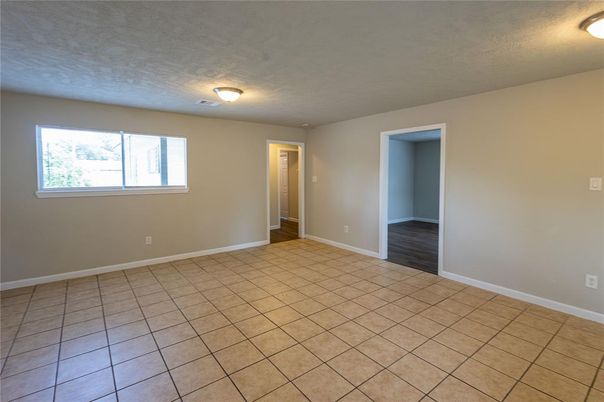 Empty room, Interior