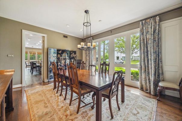 Chandelier, Dining room, Interior, Recessed Lighting, Wood Texture Flooring