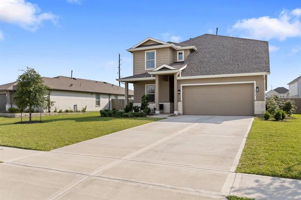 Attached, Exterior, Facade, American Craftsman