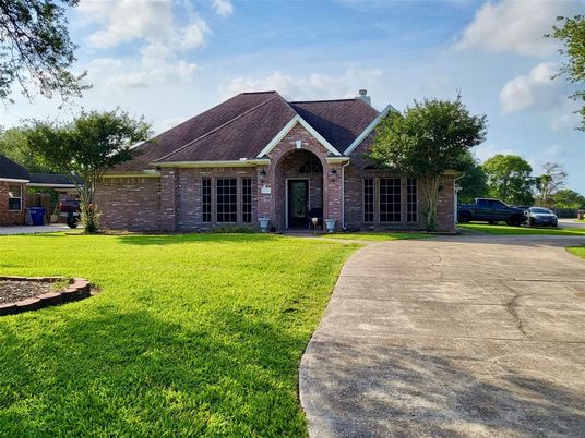 Backyard, Exterior, Facade, Brick Facade, Brick Traditional