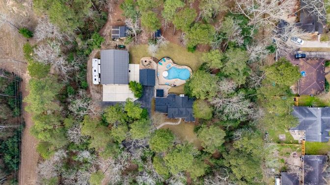 Exterior, Drone