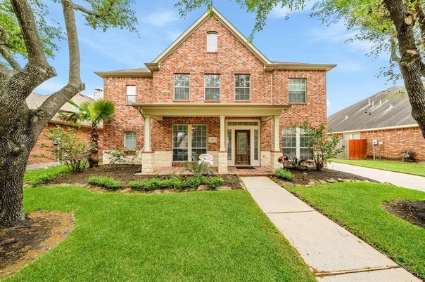 Exterior, Facade, Brick Facade, Brick Traditional