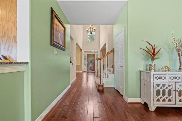 Chandelier, Interior, Wood Texture Flooring
