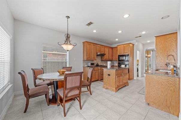 Dining room, Interior, Kitchen, Pendant Lights, Recessed Lighting, Stainless Steel Appliances