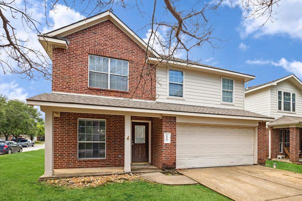 Attached, Exterior, Facade, Brick Facade, American Craftsman