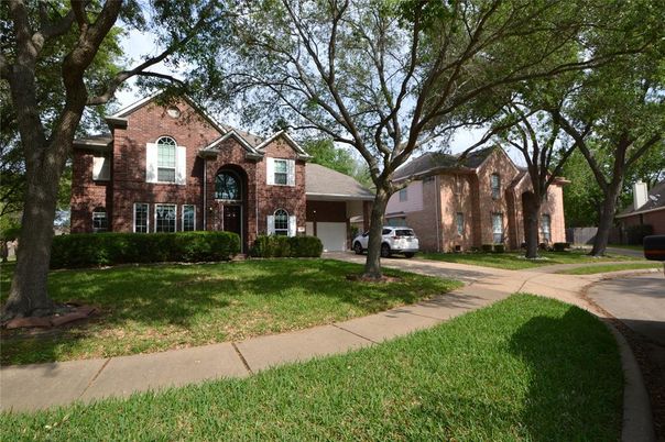 Exterior, Facade, Brick Facade, Brick Traditional