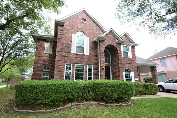 Exterior, Facade, Brick Facade, Brick Traditional