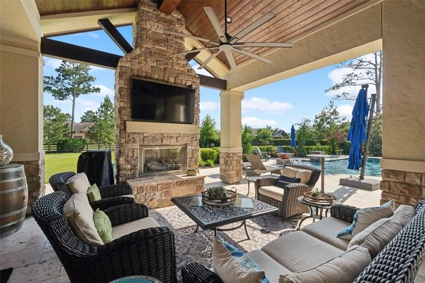 Exterior, Fireplace
