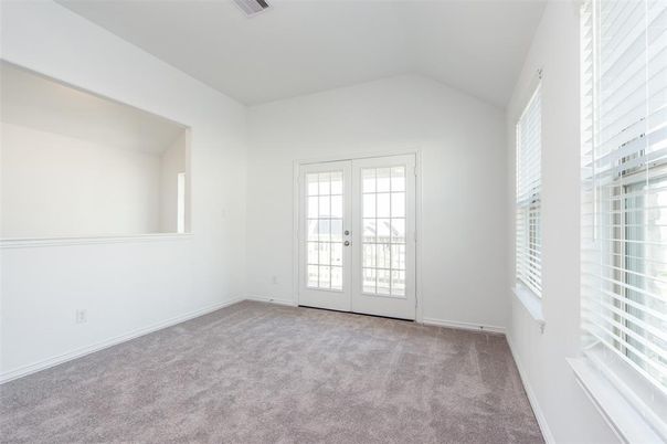 Empty room, Interior