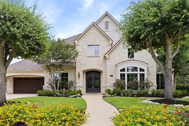 Attached, Exterior, Facade, French Provincial