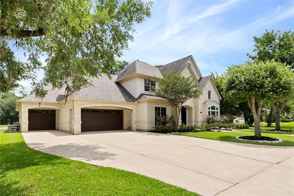 Attached, Exterior, Facade, French Provincial