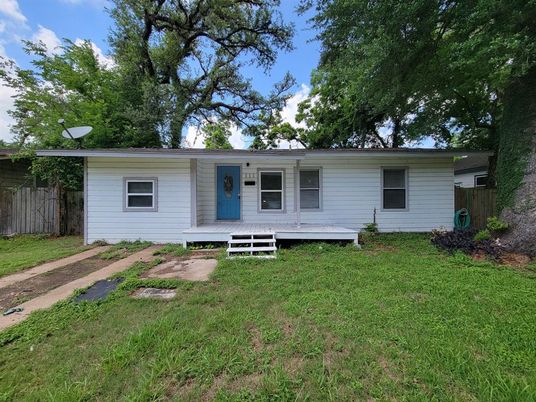 Backyard, Exterior, Facade, Ranch