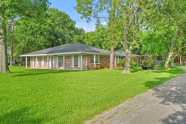 Backyard, Exterior, Facade, Brick Facade, Ranch