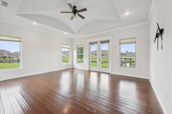 Empty room, Interior, Recessed Lighting, Wood Texture Flooring
