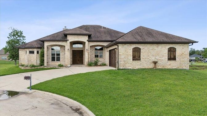 Backyard, Exterior, Facade, French Provincial