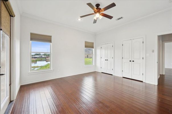 Empty room, Interior, Recessed Lighting, Water, Wood Texture Flooring