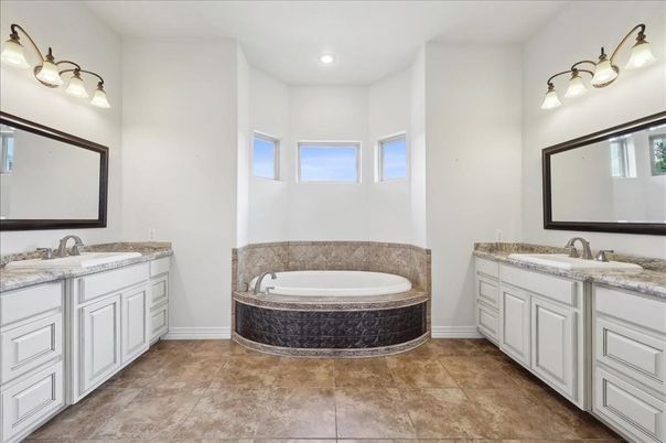 Bathroom, Dual Sink Vanities, Interior, Recessed Lighting