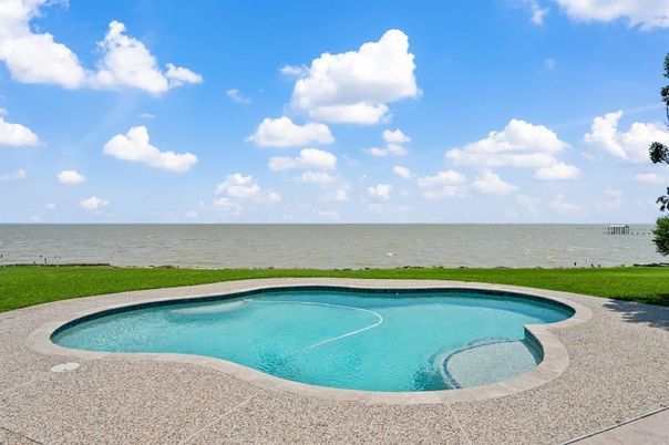 Exterior, Pool, Water