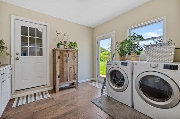 Interior, Washer, Wood Texture Flooring